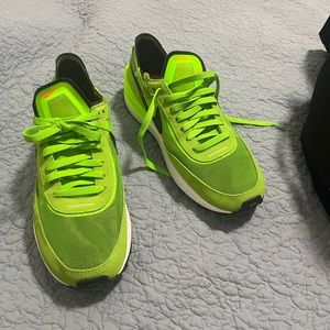 Nike waffle one shoes size 10 green